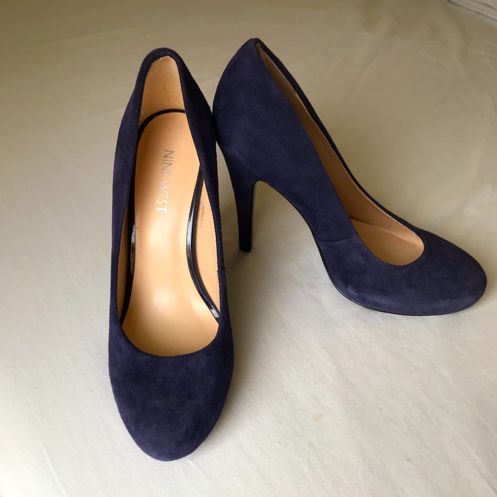 Nine West! Pump. Navy blue suede. 6.5